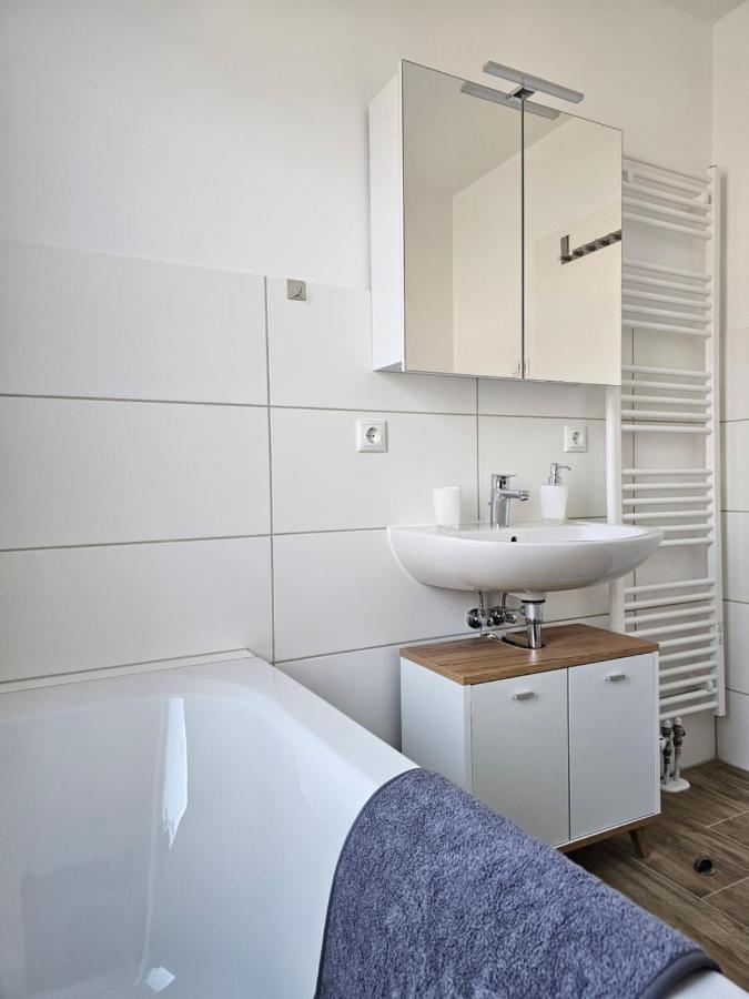 Schoene Grosse Ferienwohnung 79M2 Und 2 Baeder, Zentrumnah, 2Og Erfurt Kültér fotó