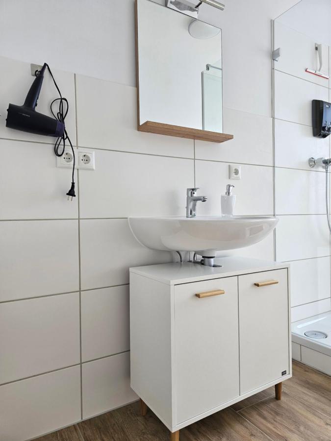 Schoene Grosse Ferienwohnung 79M2 Und 2 Baeder, Zentrumnah, 2Og Erfurt Kültér fotó
