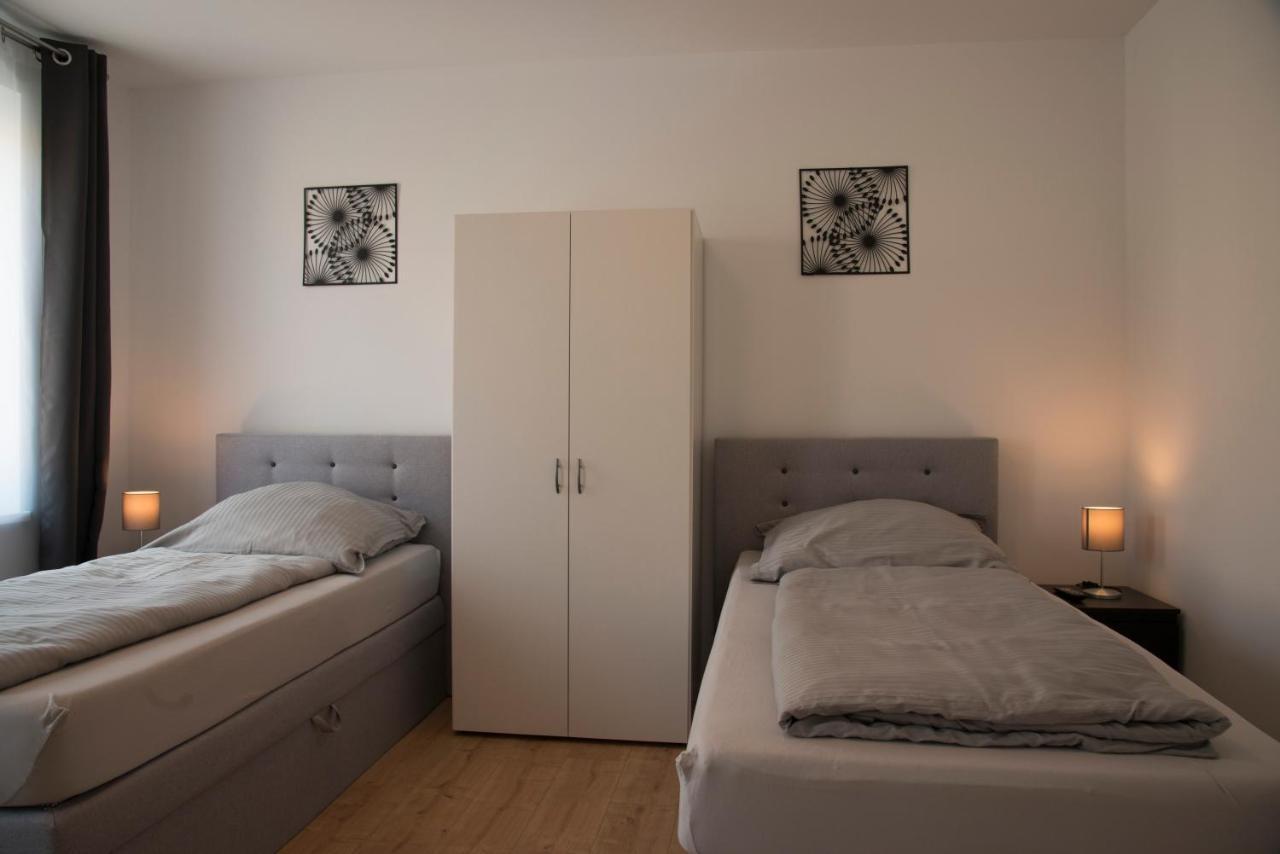 Schoene Grosse Ferienwohnung 79M2 Und 2 Baeder, Zentrumnah, 2Og Erfurt Kültér fotó