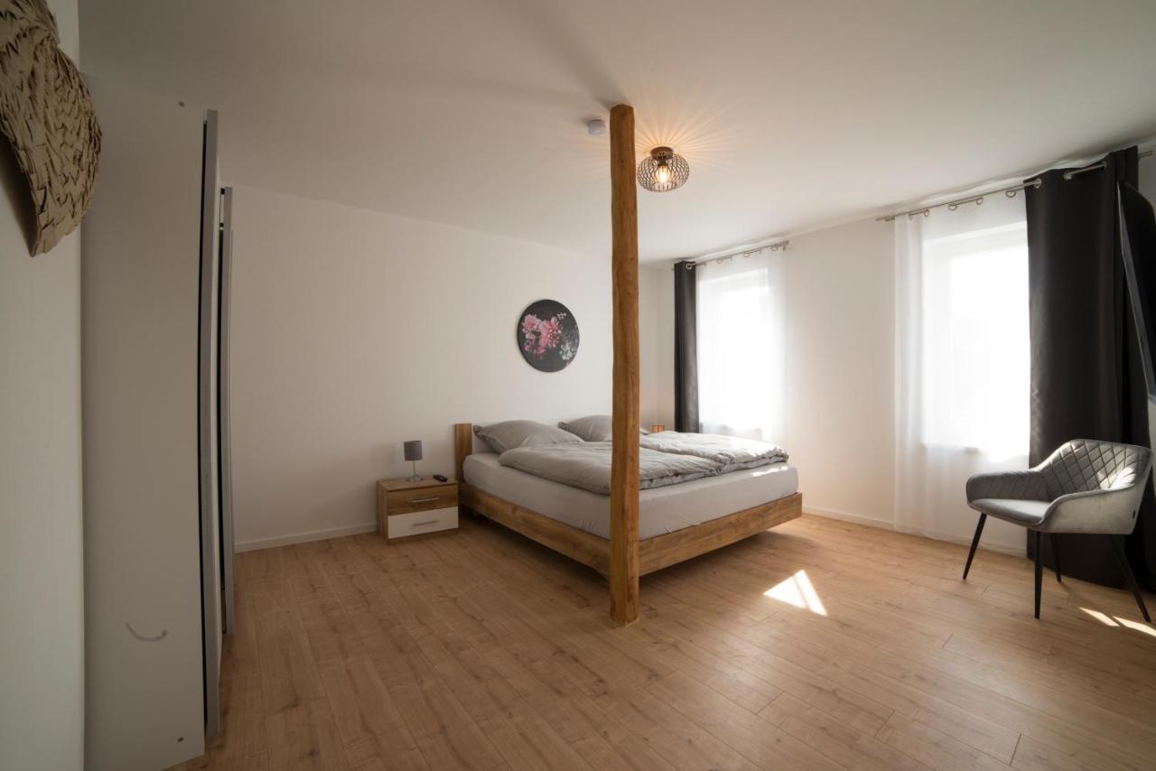 Schoene Grosse Ferienwohnung 79M2 Und 2 Baeder, Zentrumnah, 2Og Erfurt Kültér fotó