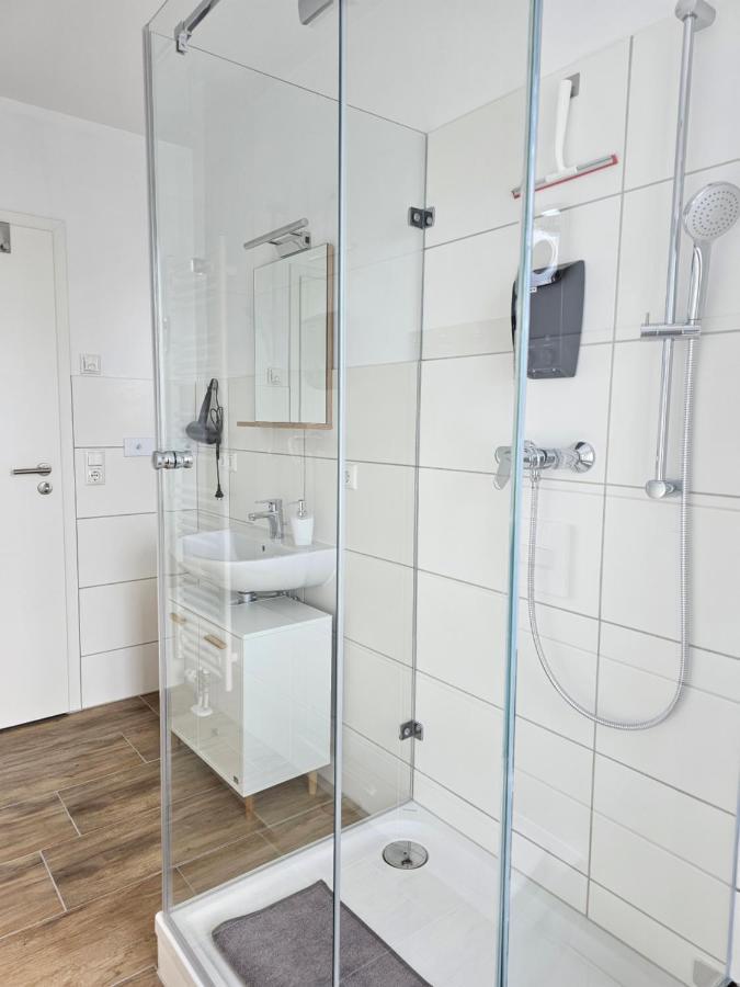 Schoene Grosse Ferienwohnung 79M2 Und 2 Baeder, Zentrumnah, 2Og Erfurt Kültér fotó