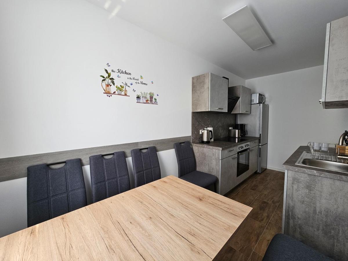 Schoene Grosse Ferienwohnung 79M2 Und 2 Baeder, Zentrumnah, 2Og Erfurt Kültér fotó